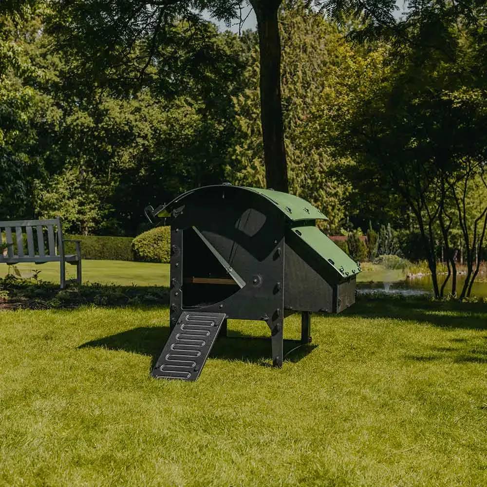 Poulailler sur pieds en plastique recyclé 5 à 9 poules - Image 1