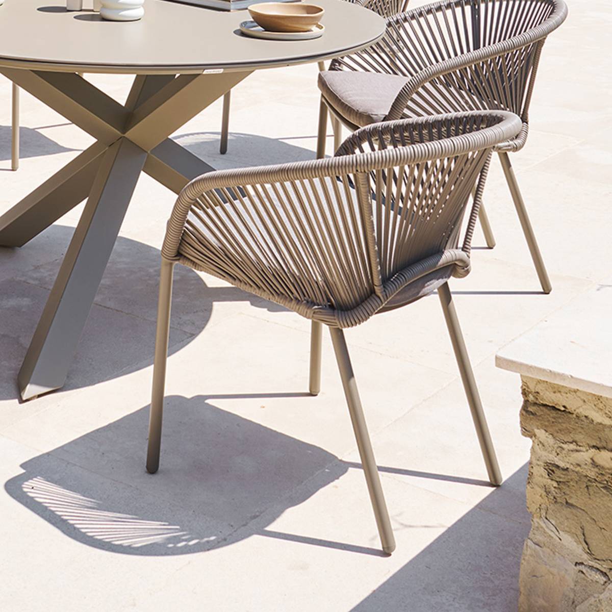 Hesperide - Fauteuil de jardin Oryon empilable café Hespéride - Image 1