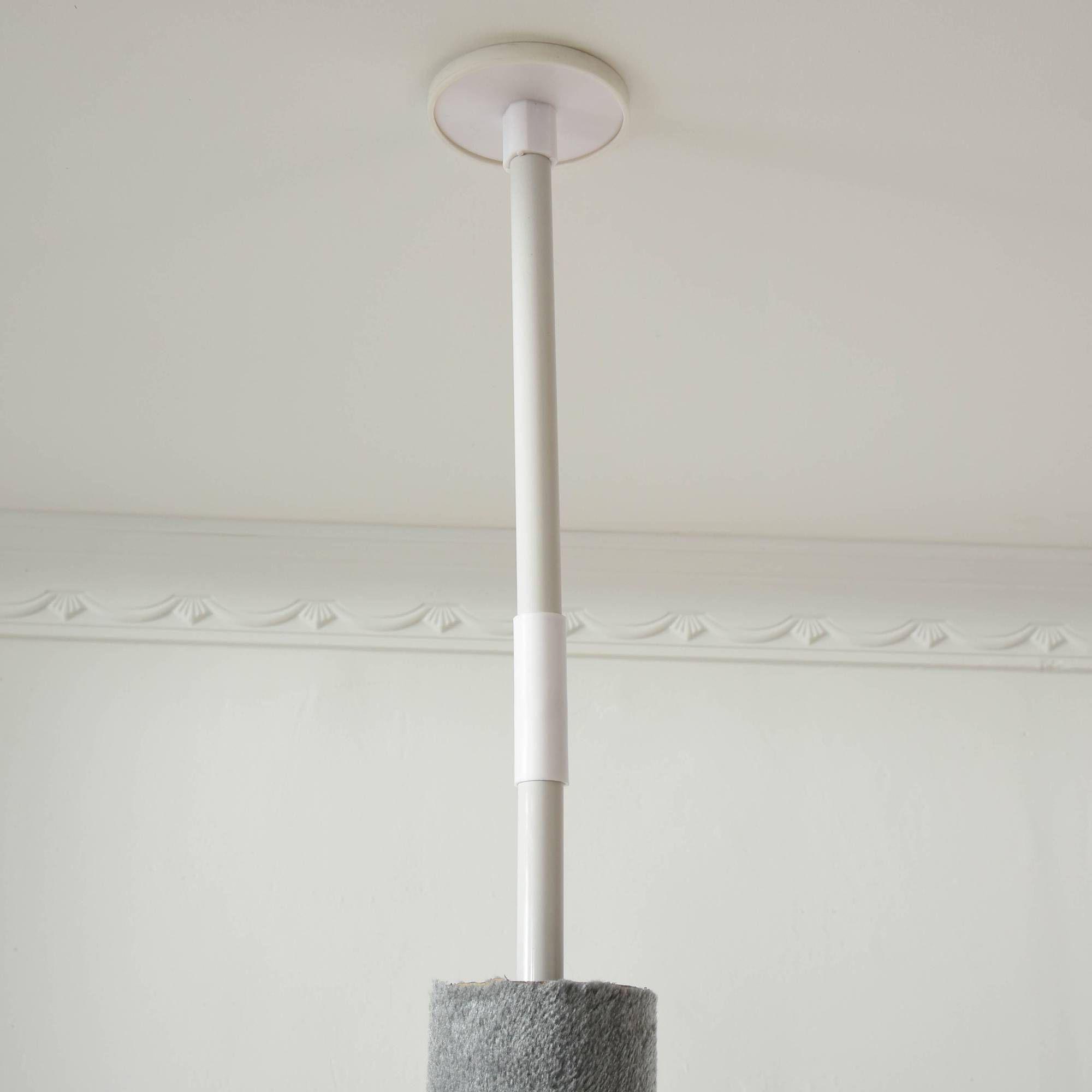 Arbre à Chat Fixation Plafond 255 cm avec Plateformes, Grotte, Poteaux Sisal et Balles Suspendues, Gris Clair - Image 10