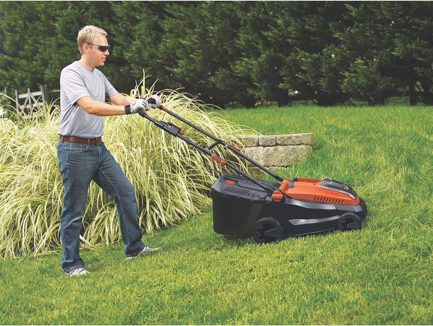 Black & Decker - Tondeuse sans fil 38 cm 36 V - BLACK+DECKER - avec 1 batterie 36V 2 Ah - Chargeur - CLM3820L1-QW - Image 2