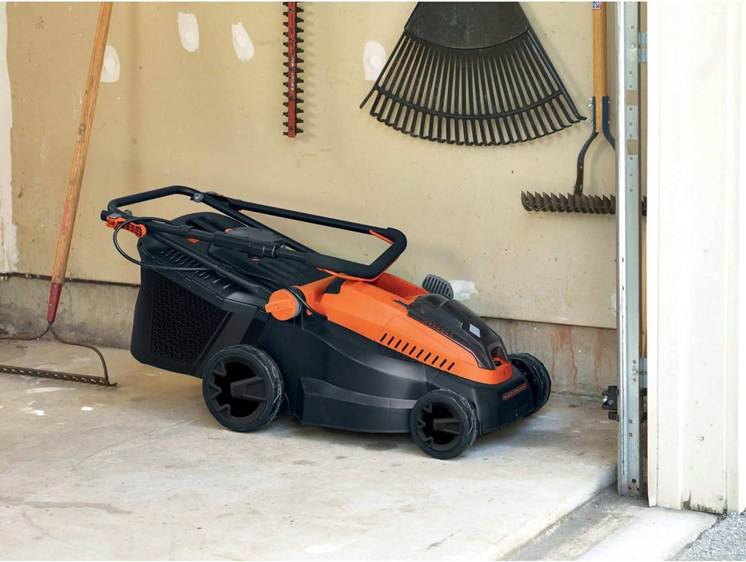 Black & Decker - Tondeuse sans fil 38 cm 36 V - BLACK+DECKER - avec 1 batterie 36V 2 Ah - Chargeur - CLM3820L1-QW - Image 5