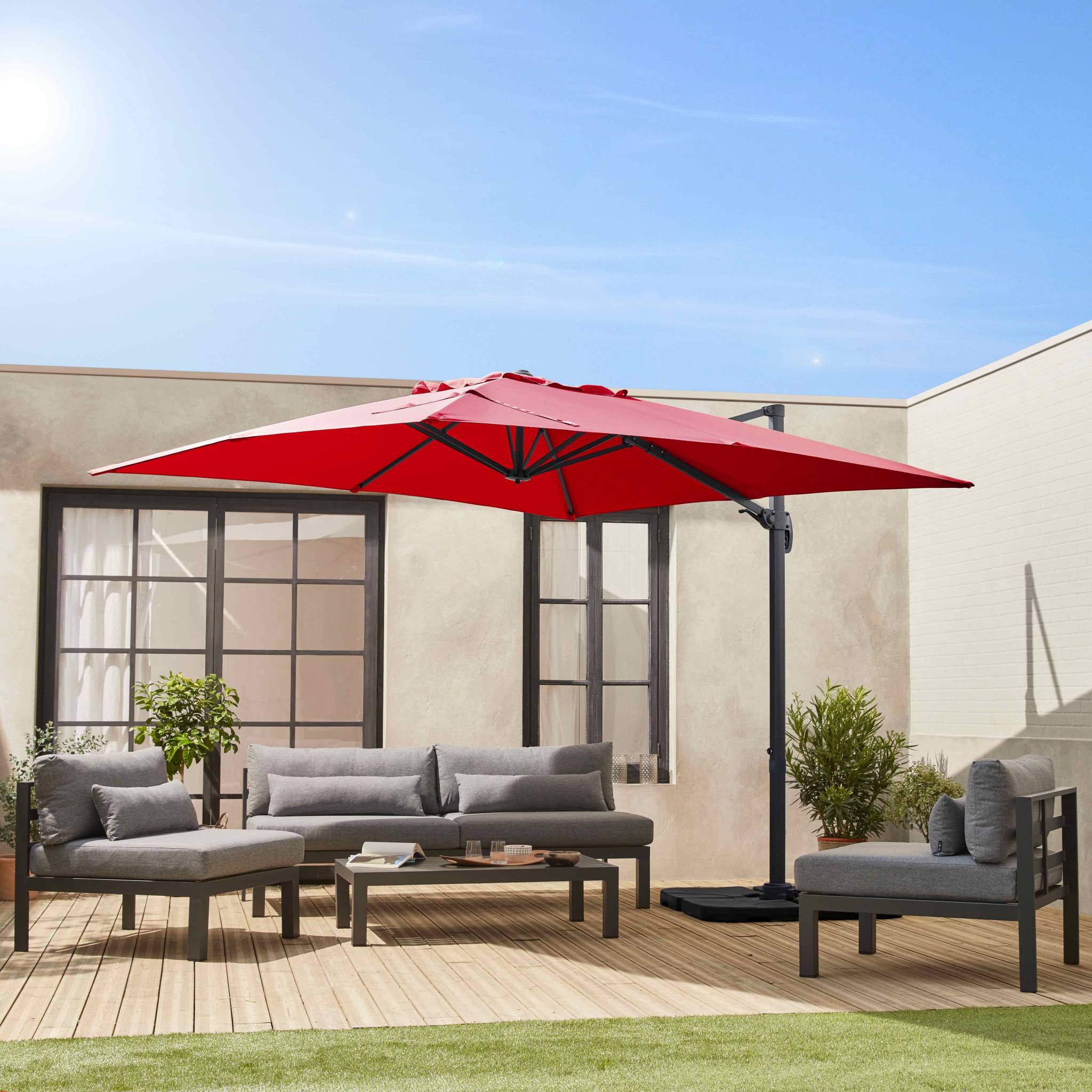 sweeek - Parasol déporté carré 3 x 3m haut de gamme - Falgos - rouge - Parasol excentré inclinable. rabattable et rotatif à 360°. | sweeek - Image 3