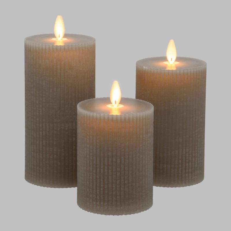 Lot de 3 Bougies LED Flamme scintillante Ø7,5cm H10/12,5/15cm avec nervures Cire taupe avec télécommande - Image 1