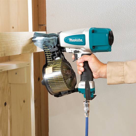 Cloueur pneumatique 8,3 bar 65 mm - MAKITA - AN613 - Image 3