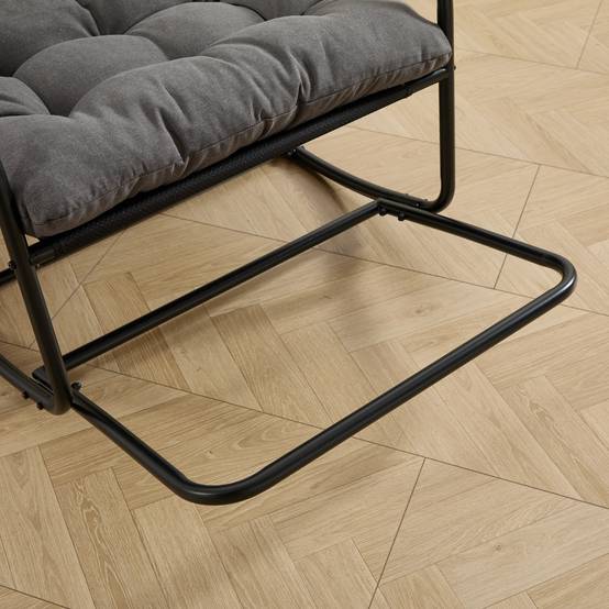 Fauteuil à bascule confortable avec rembourrage épais, idéal pour le salon, la chambre, le jardin et la terrasse. Structure noire, coussin gris. - Image 8
