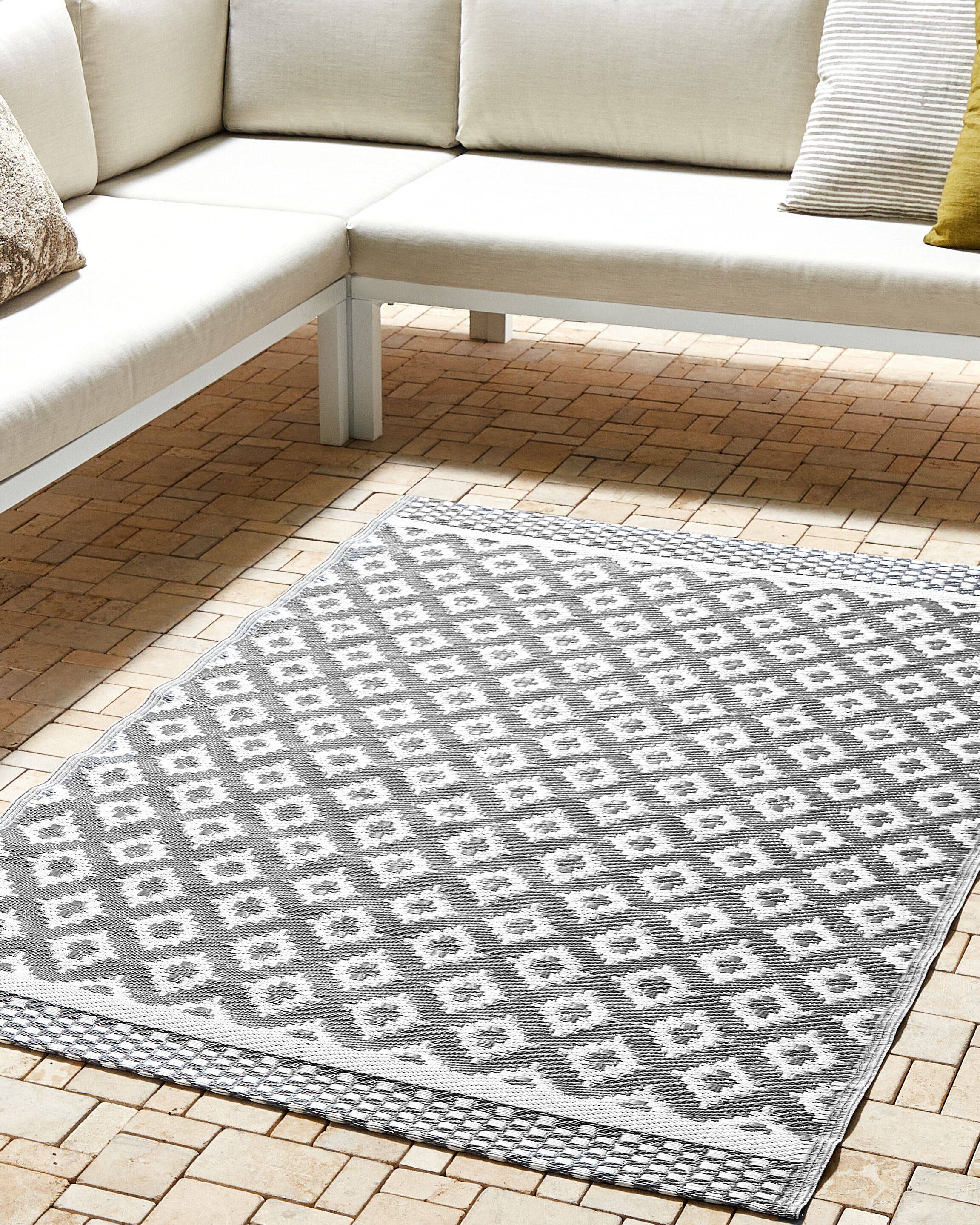 Beliani - Tapis d'Extérieur et Intérieur au Motif Géométrique Gris Polyvalent 120 x 180 cm Idéal pour Terrasse ou Jardin Scandinave et Boho Beliani - Image 2