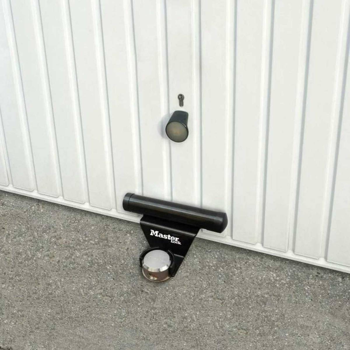 Masterlock - Kit antivol pour porte de garage MASTERLOCK cadenas à anse cachée de 71 mm + barre de fixation + kit de montage inclus - 1488EURDAT - Image 4
