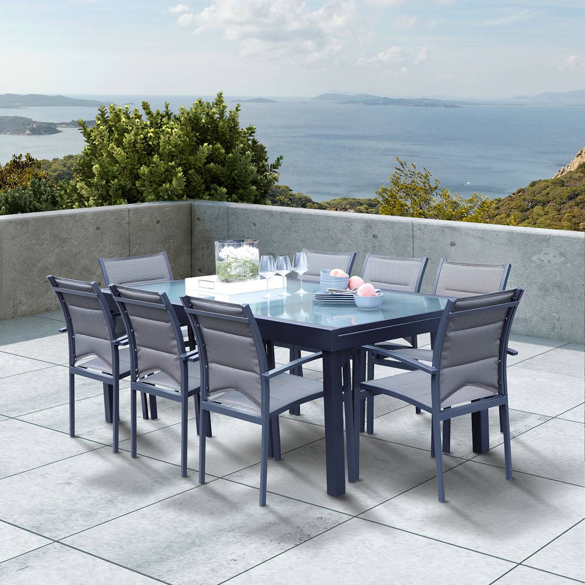 Wilsa Garden - Ensemble MODULO 8/12p en aluminium gris et verre transparent et 8 fauteuils en aluminium et assise textilène - Image 4