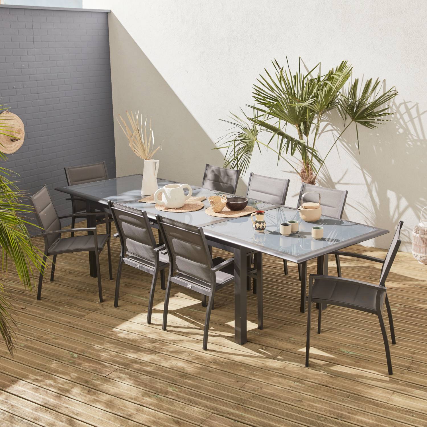 Table de jardin extensible aluminium + 8 assises Gris anthracite - Table en aluminium 200/300cm. plateau de verre. rallonge et 8 fauteuils en | sweeek - Image 1