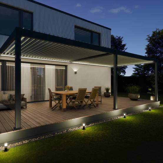 Pergola Bioclimatique Aluminium Adossée 32m² - 4x8m - Kit LED Inclus - Anthracite - 50 lames en Aluminium a 120 degrés - HALO - Image 1