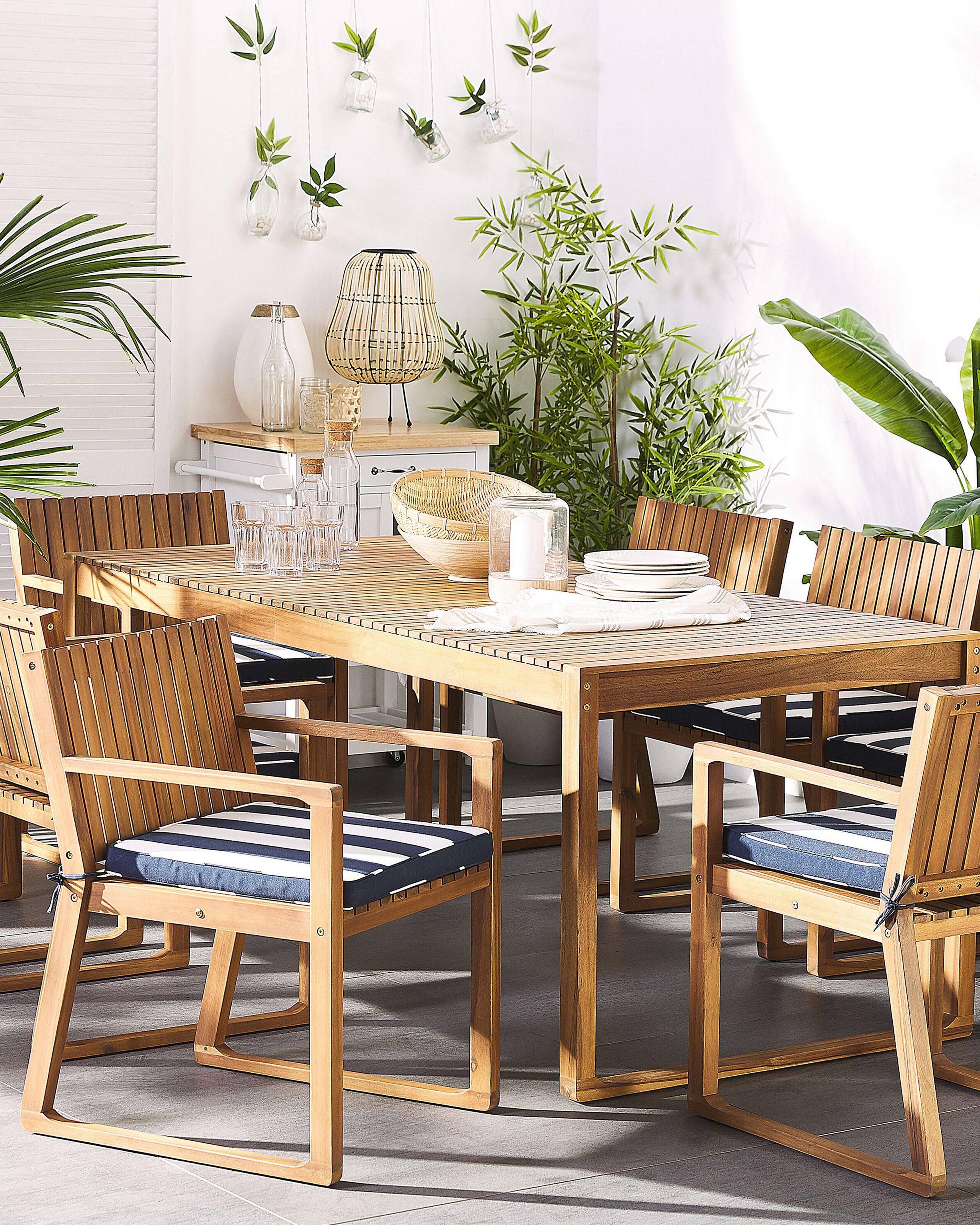 Beliani - 8 Chaises de Jardin ou Terrasse en Bois d'Acacia Résistant avec Coussins à Rayures Bleu Marine Matières Durables Confort d'Assise Optimal Beliani - Image 2