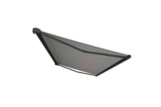Ombrazur - Store banne Coffre intégral PROTECT 2 SMART Gris Anthracite 5x3,5m Motorisé à télécommande + Capteur Vent - Toile Grise Rayée - Image 1