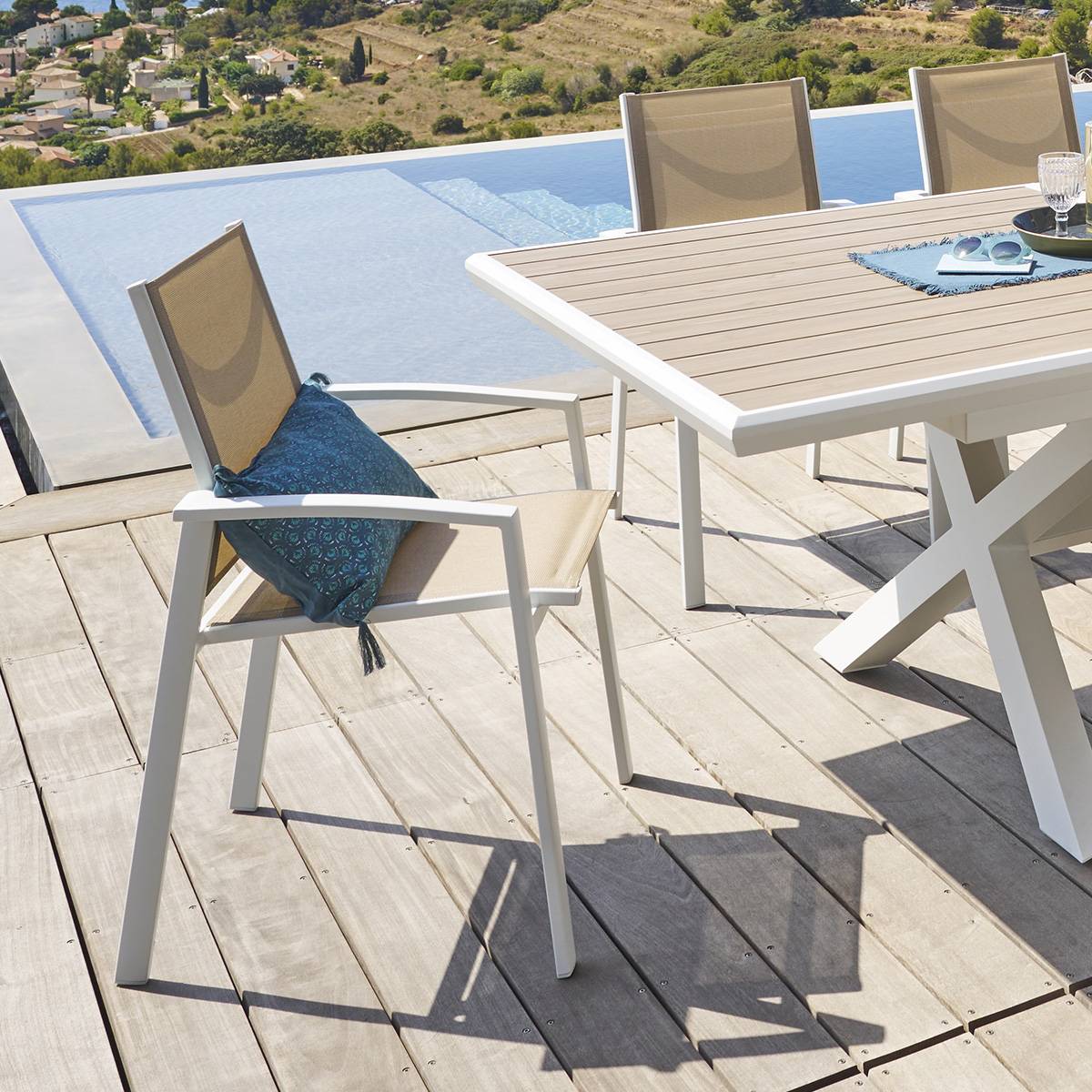 Hesperide - Fauteuil de jardin empilable "Axiome" noisette & blanc en aluminium traité époxy Hespéride - Image 1