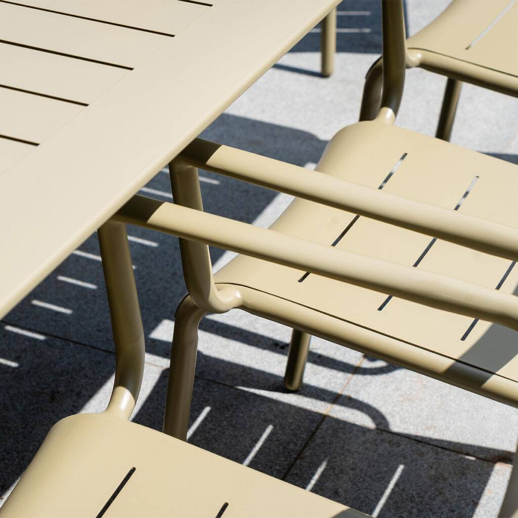 Wilsa Garden - Ensemble de jardin extensible 6/10p en aluminium Kaki clair 8 fauteuils et coussin Beige chiné HAVANA - Image 6