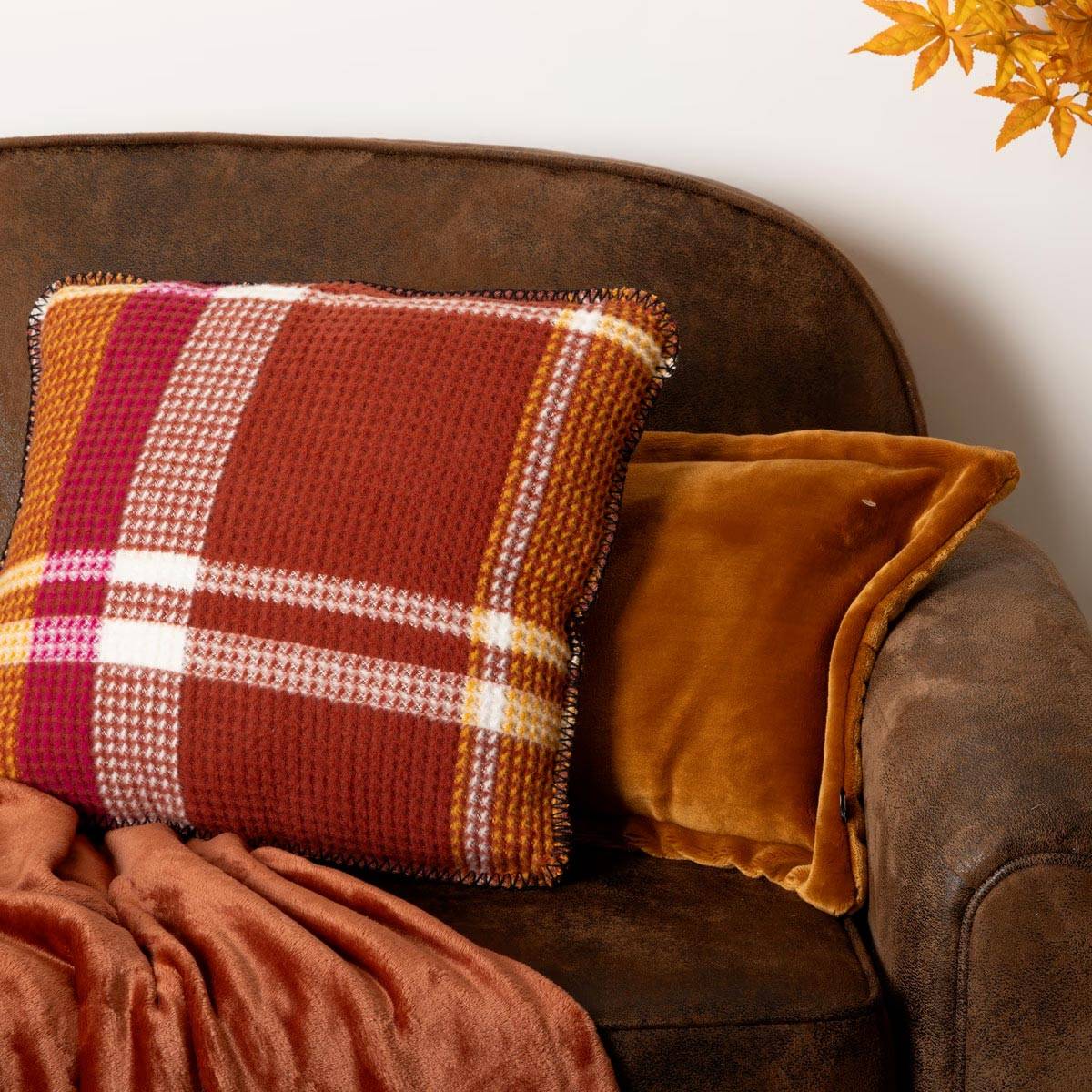 Atmosphera - Coussin décoratif Nid d'abeille motif tartant Terracotta 45 x 45 cm - Image 5