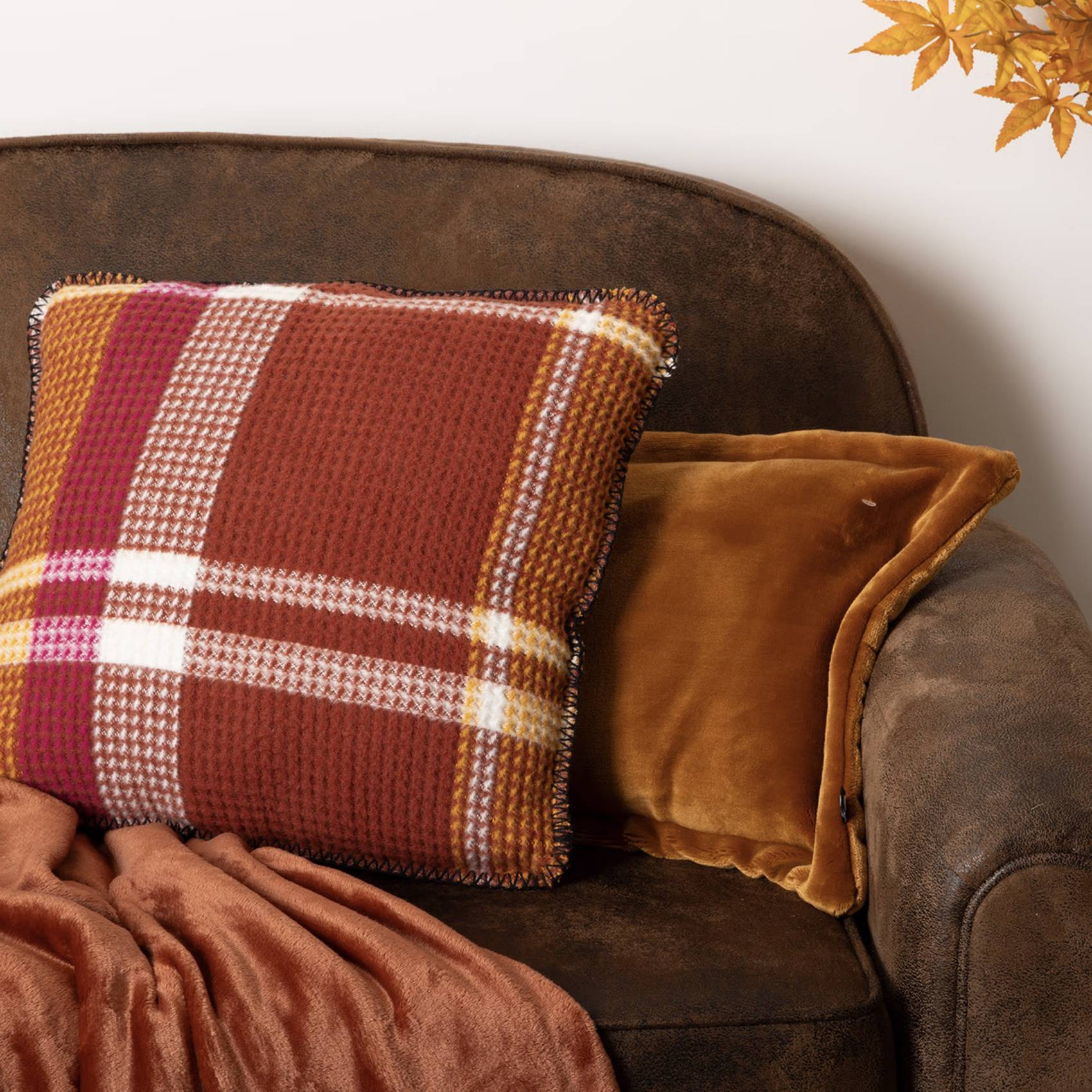 Atmosphera - Coussin décoratif Nid d'abeille motif tartant Terracotta 45 x 45 cm - Image 6