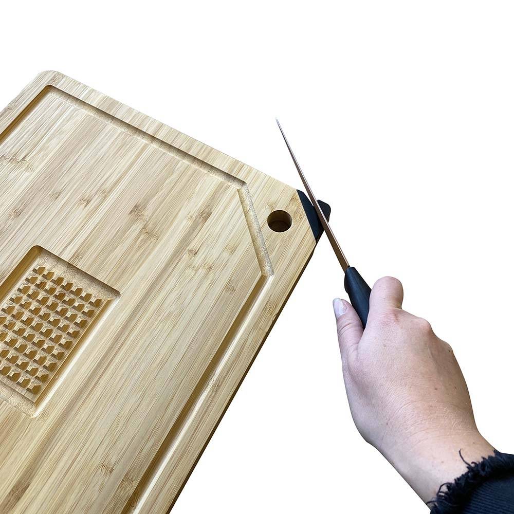 Planche à découper en bois avec aiguiseur de couteaux intégré - Image 3