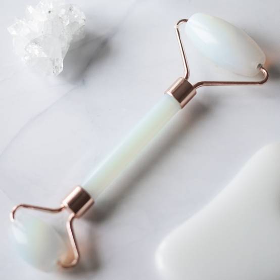 Jade Roller Blanc - Masseur Visage – Rouleau de Jade Naturel + Housse – Anti-Age - Réduit les ridules - Routine Beauté - Sun&Sia - Image 4