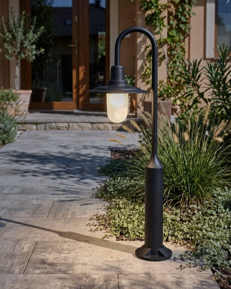 Beliani - Borne Lumineuse Aluminium Noir ABEDES - 20x30x81- Beliani