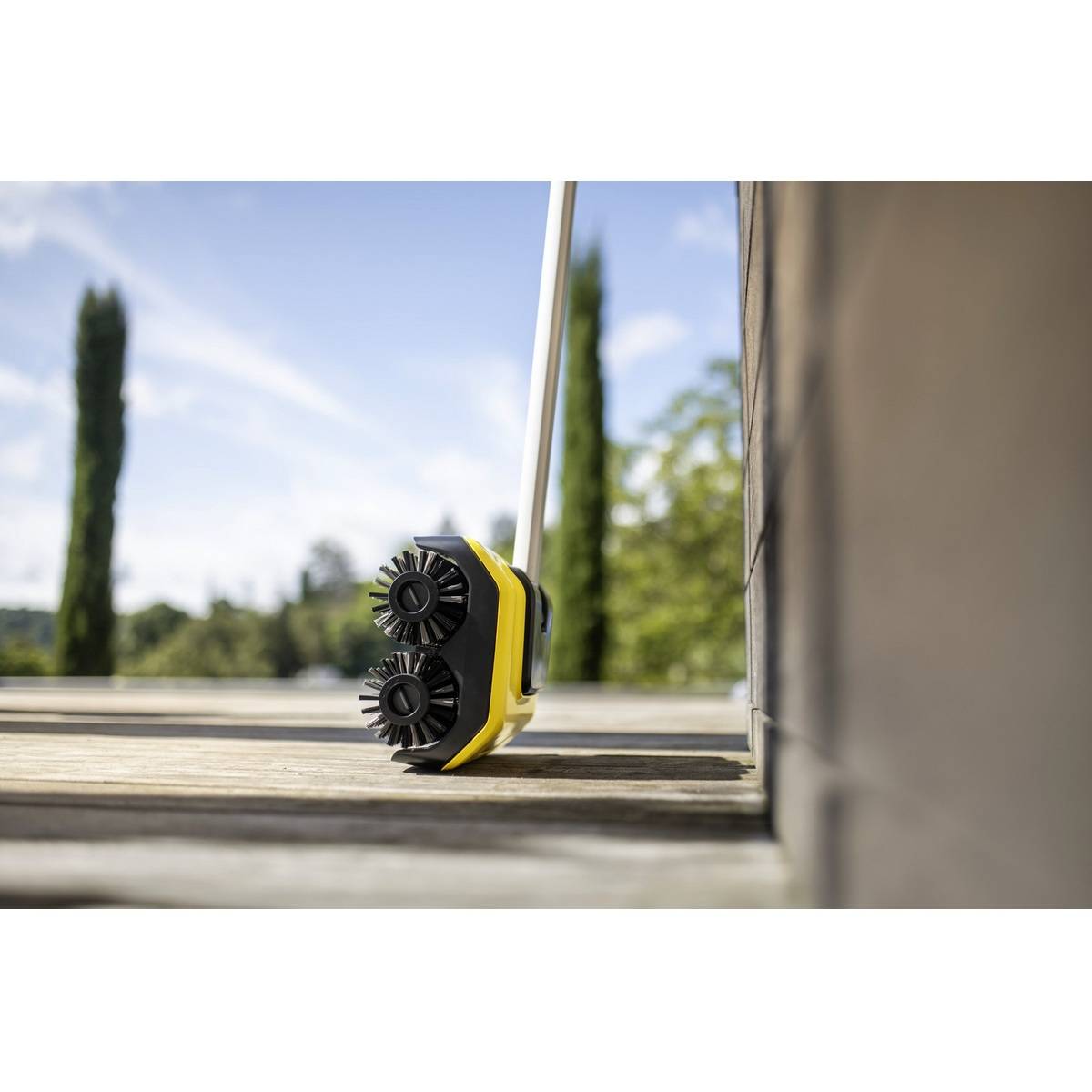 Nettoyeur de terrasses en bois Kärcher PCL 6 Patio Cleaner - Nettoyage en profondeur, sans effort, dans le sens de la fibre du - Image 9