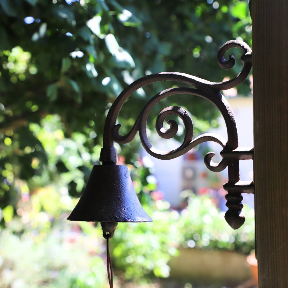 Chemin De Campagne - Cloche de jardin de porte ancienne en fonte marron 27 x 20.5 cm Chemin de campagne - Image 2