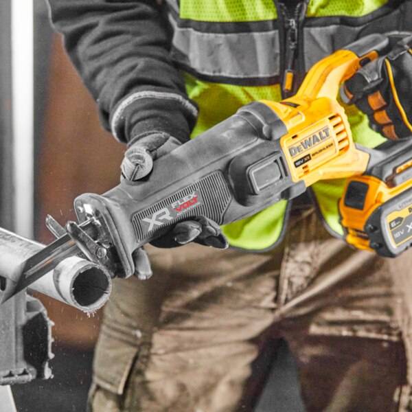 Scie sabre XR DEWALT 18V 6Ah Li-Ion - DCS386T1-QW - Image 2