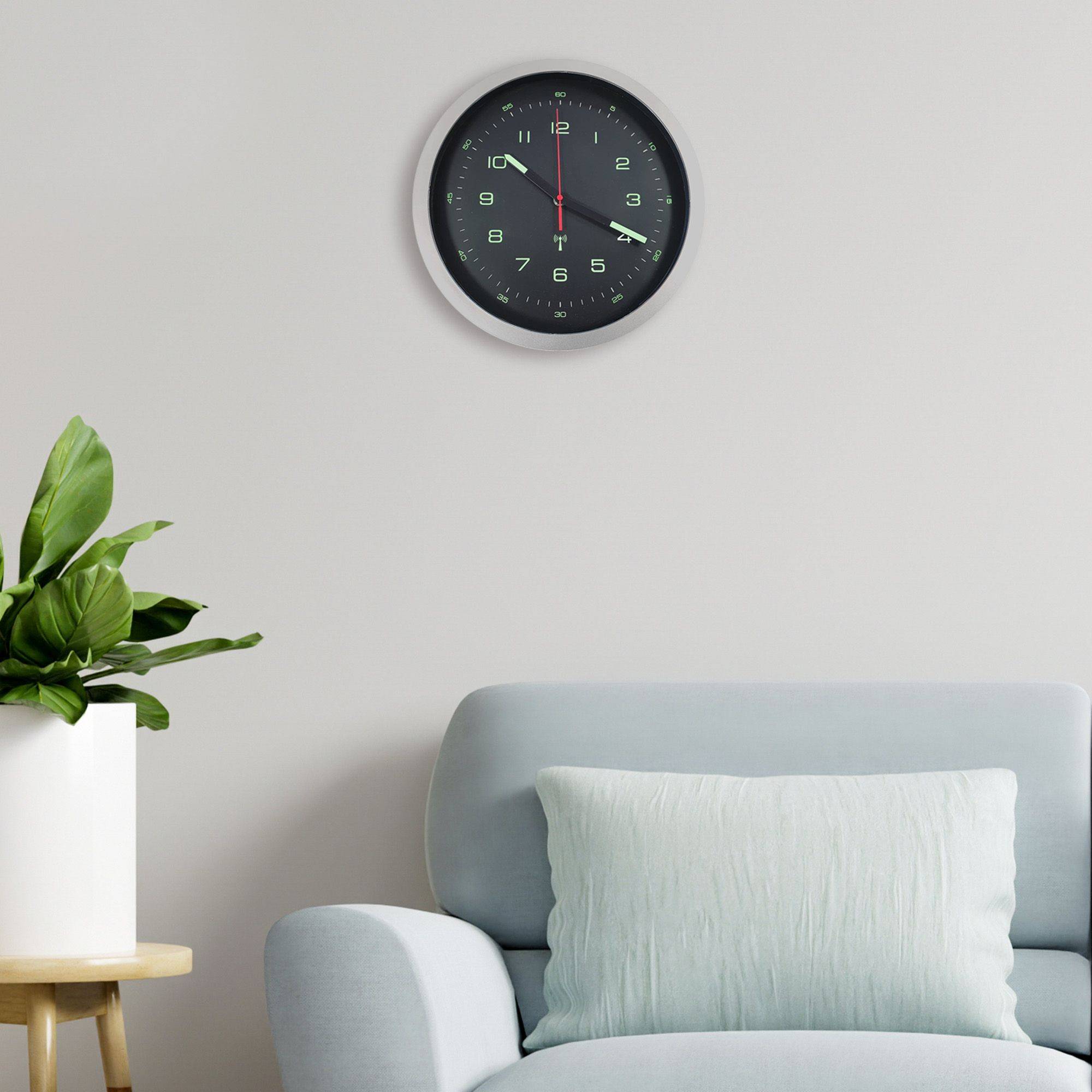 Horloge Murale Style Compteur - Fond Noir Cadre Argent Chiffres Phosphorescents  Ø30 Cm - Image 9