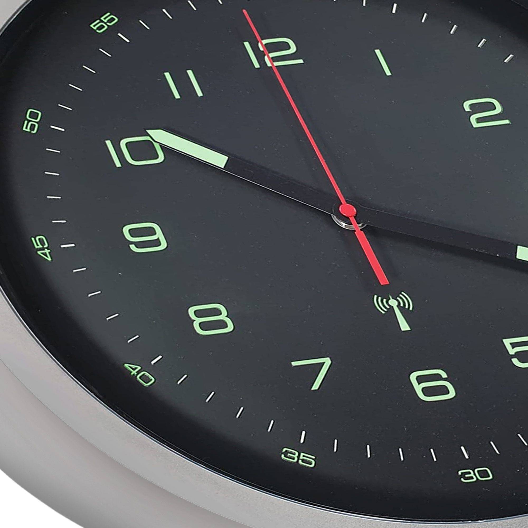 Horloge Murale Style Compteur - Fond Noir Cadre Argent Chiffres Phosphorescents  Ø30 Cm - Image 4