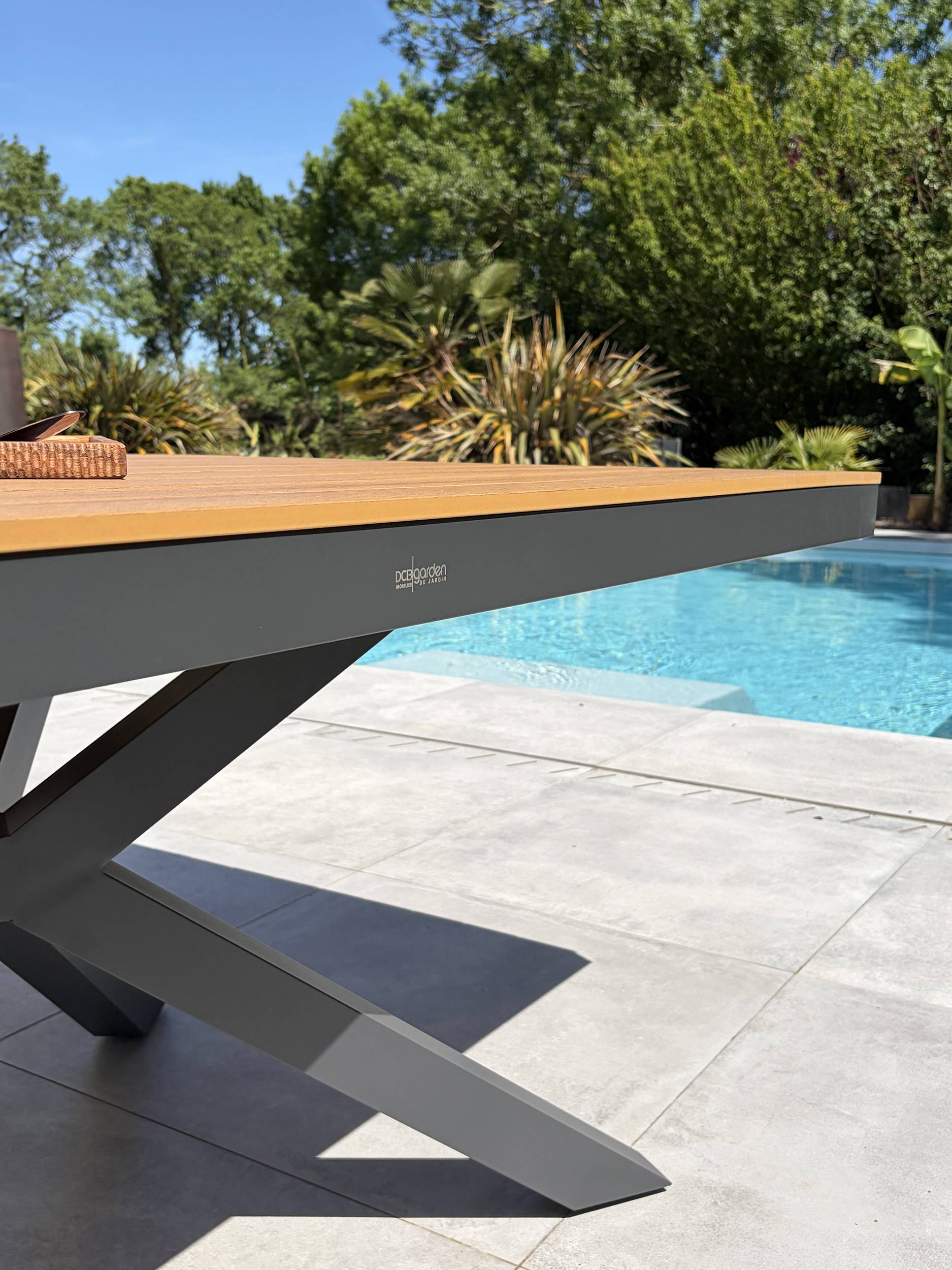 Dcb Garden - Table de jardin en alu plateau polywood aspect bois - Gris anthracite - LAMU - Image 4