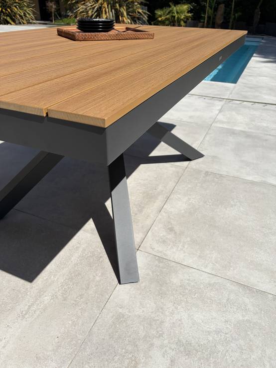 Dcb Garden - Table de jardin en alu plateau polywood aspect bois - Gris anthracite - LAMU - Image 2