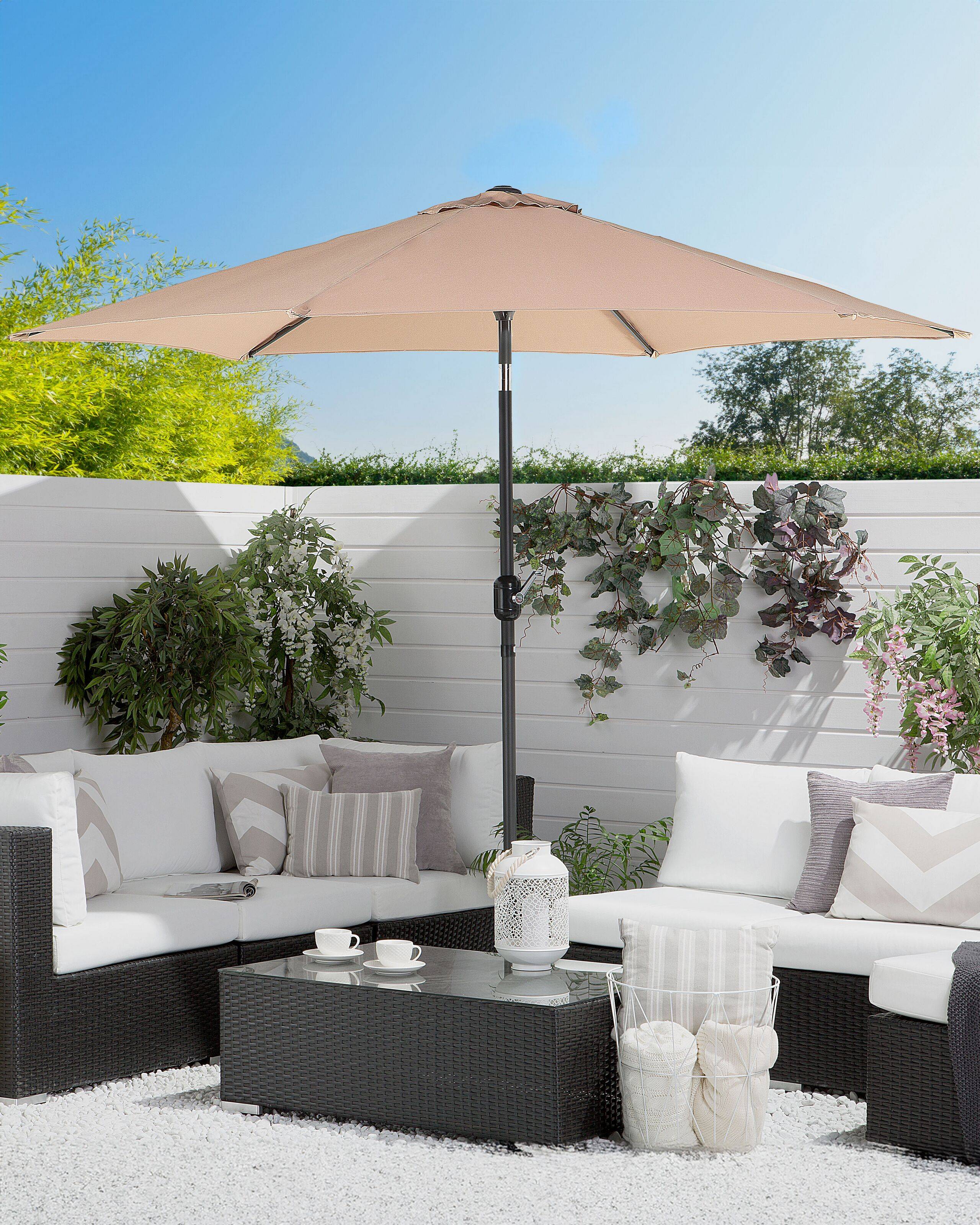 Beliani - Parasol de Jardin ou de Terrasse Beige Sable Orientable avec Pied Noir Diamètre 270 cm Toile Anti UV Beliani - Image 2