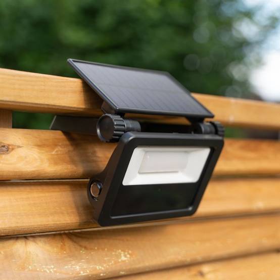 Xanlite - Projecteur mural solaire compact IP54, 1600 lumens, détecteur de mouvement, Noir - PRS1400D - Image 2