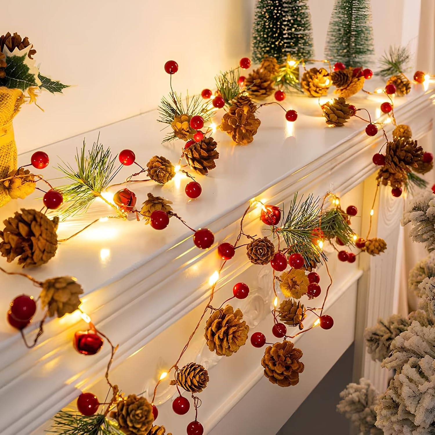 Guirlande lumineuse en forme de pomme de pin, 2 m, 20 LED, guirlande de Noël avec lumières rouges et pommes de pin, à piles, décoration de Noël. - Image 1