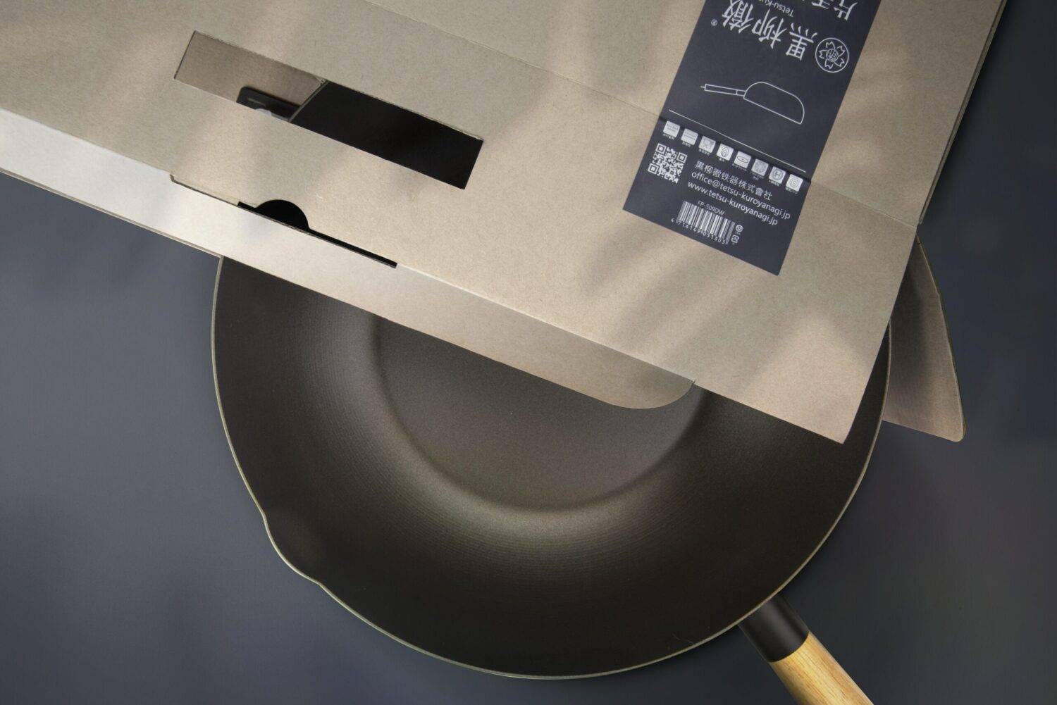 Wok avec poignée en bois et poignée auxiliaire - 24 cm - Compatible toutes plaques de cuisson - Tetsu-Kuroyanaki - Image 5