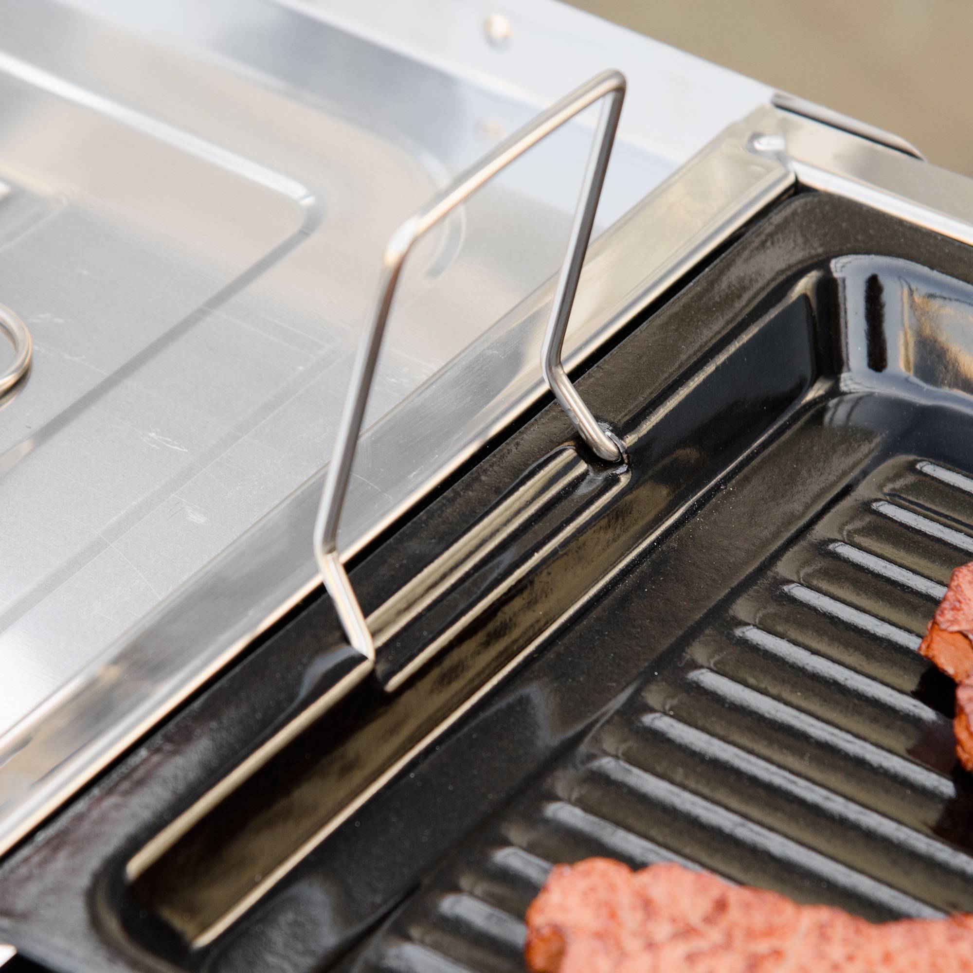 Outsunny - Barbecue à charbon pliable portable réglable - tablettes rabattables, grille, plaque teppanyaki, pinces, récupérateur cendres acier inox. - Outsunny - Image 8