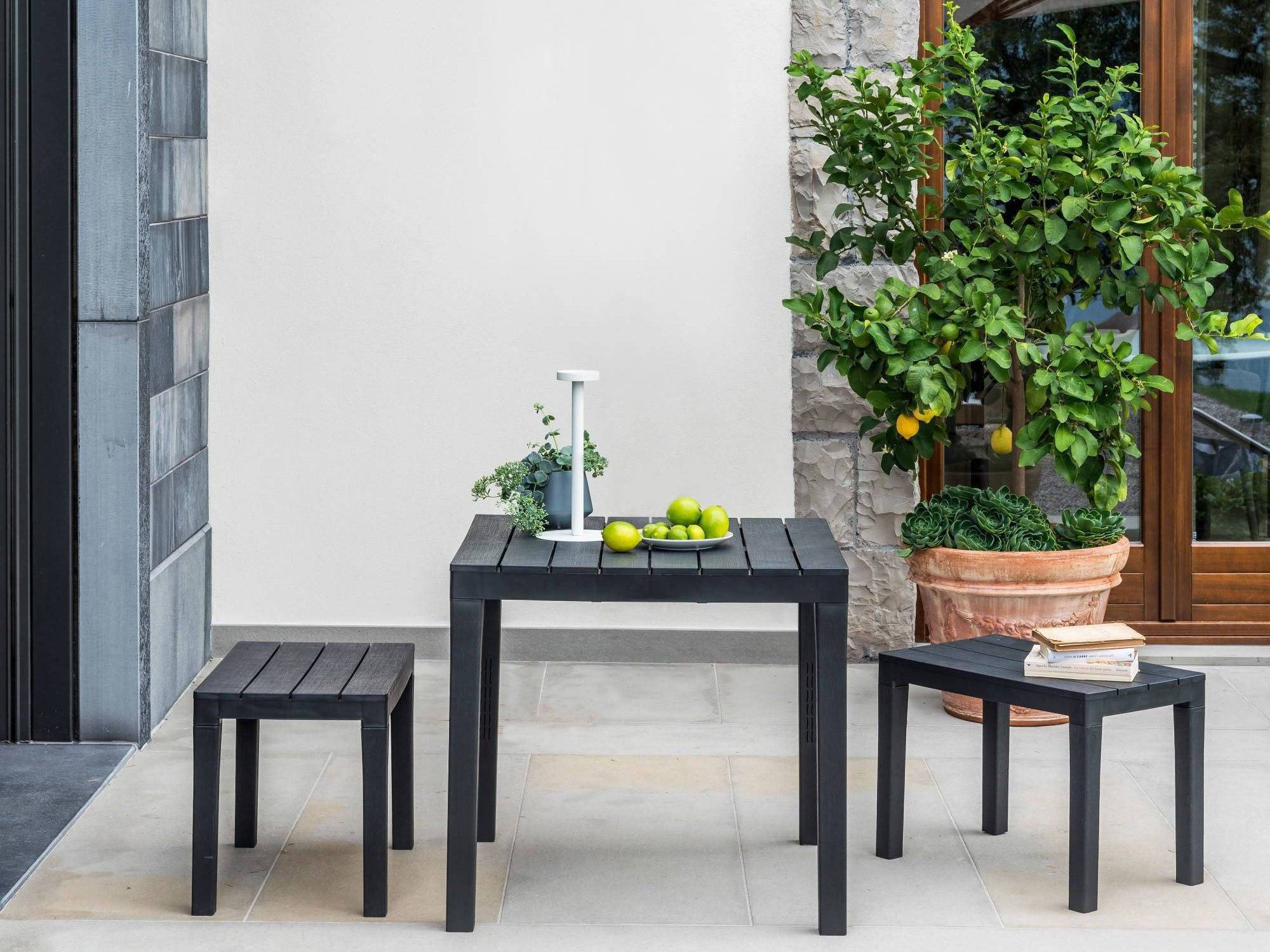 Dmora - Salon d'extérieur Dkabash, Composition de jardin avec 1 table carrée et 2 bancs, Salon intérieur et extérieur de Pic Nic, Anthracite - Dmora - Image 4