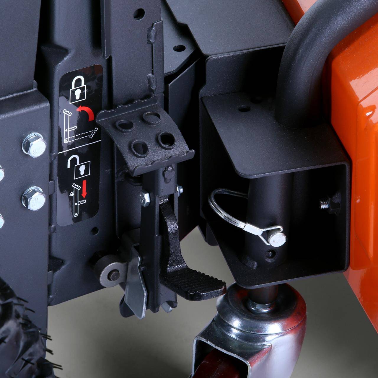 FUXTEC - Balayeuse déneigeuse thermique - FUXTEC FX-KM196 - avec brosse de balayage, sans embout optionnel - Image 2