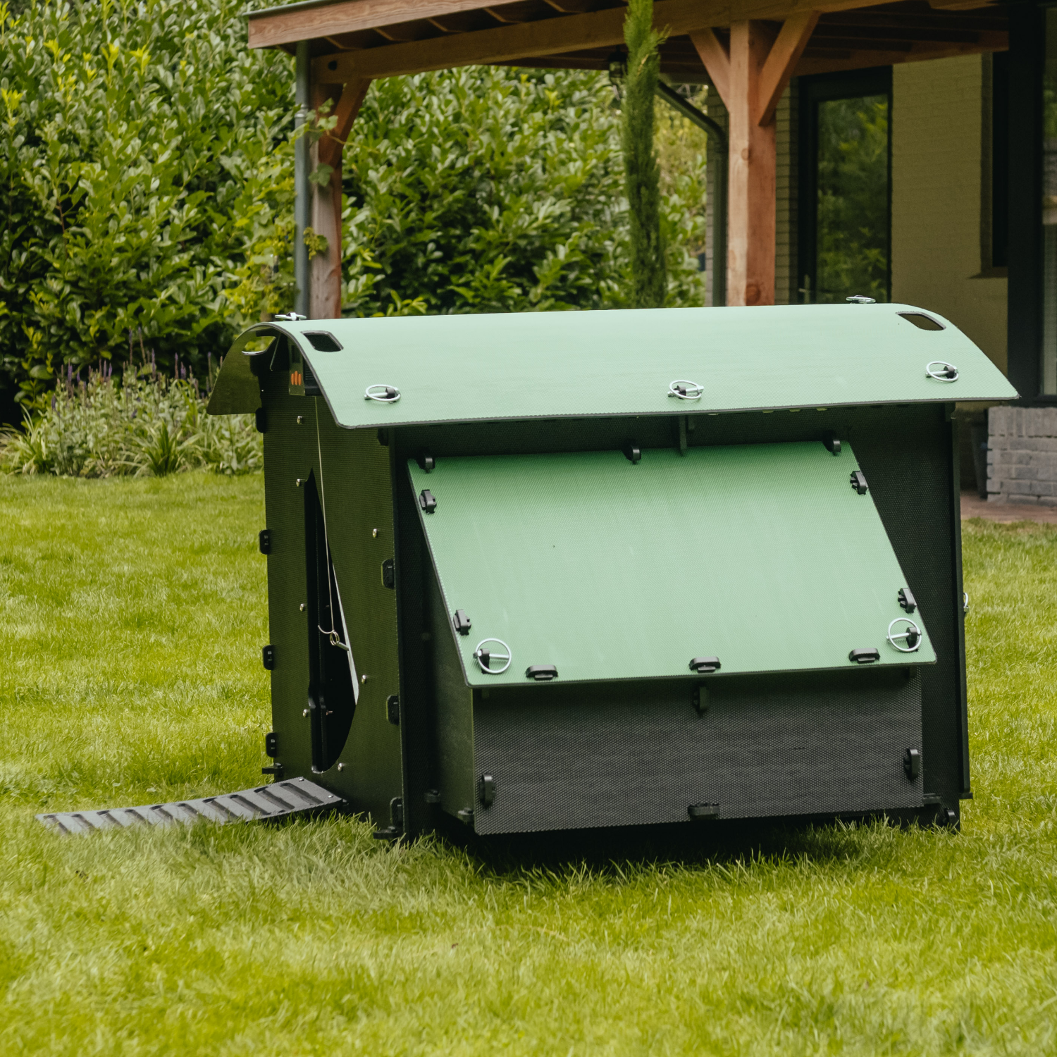 Poulailler Nestera The House Large 8 poules- Plastique recyclé - garanti 25 ans - Image 3