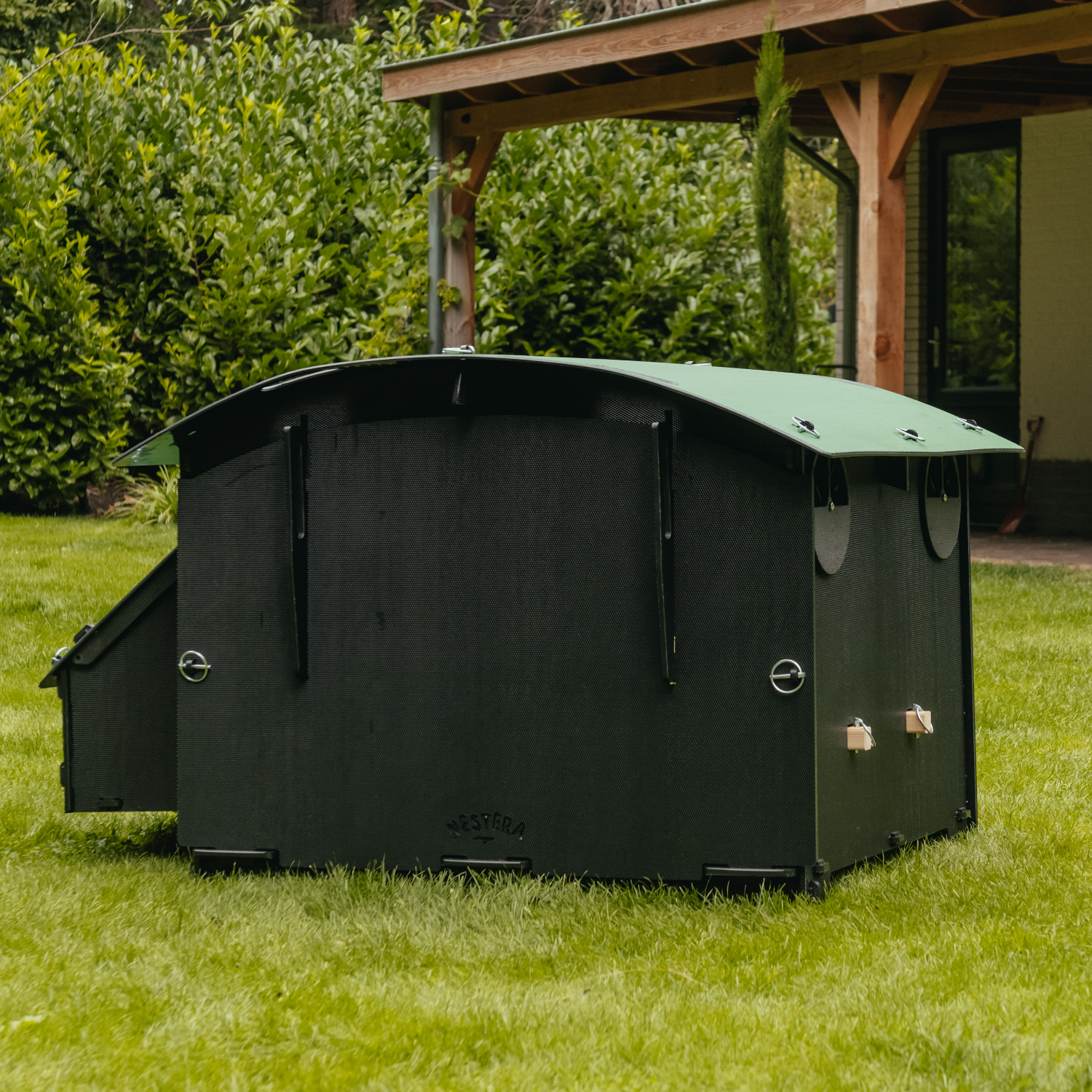 Poulailler Nestera The House Large 8 poules- Plastique recyclé - garanti 25 ans - Image 4