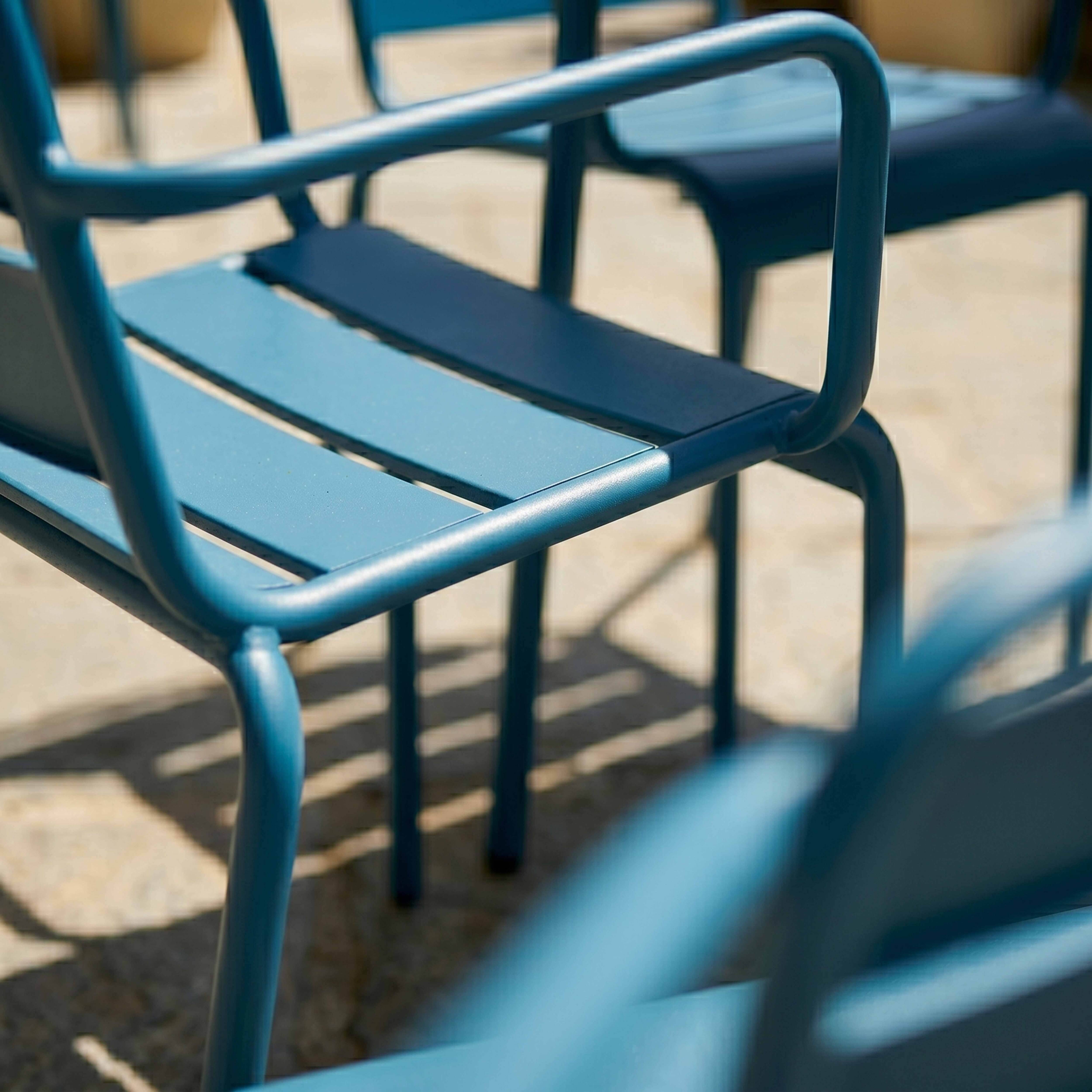 Oviala - Ensemble table de jardin carrée et 2 fauteuils acier bleu pacific Palavas - Oviala - Image 5