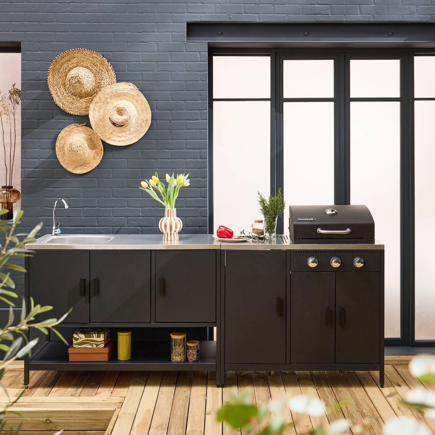 Cuisine extérieure Naxos 2 modules acier inoxydable noir barbecue gaz 3 brûleurs avec évier  | sweeek - Image 1