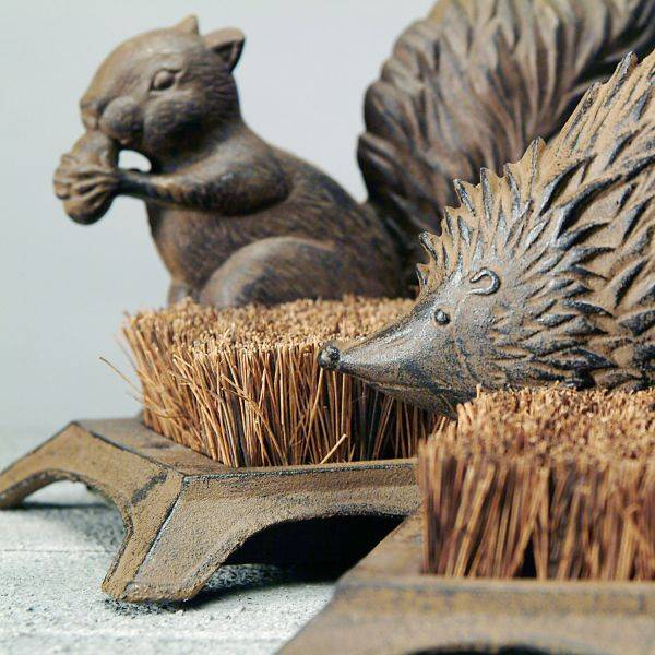 Esschert Design - Brosse nettoyage chaussure en fonte et fibre de coco Ecureuil Best For Boots - Image 2