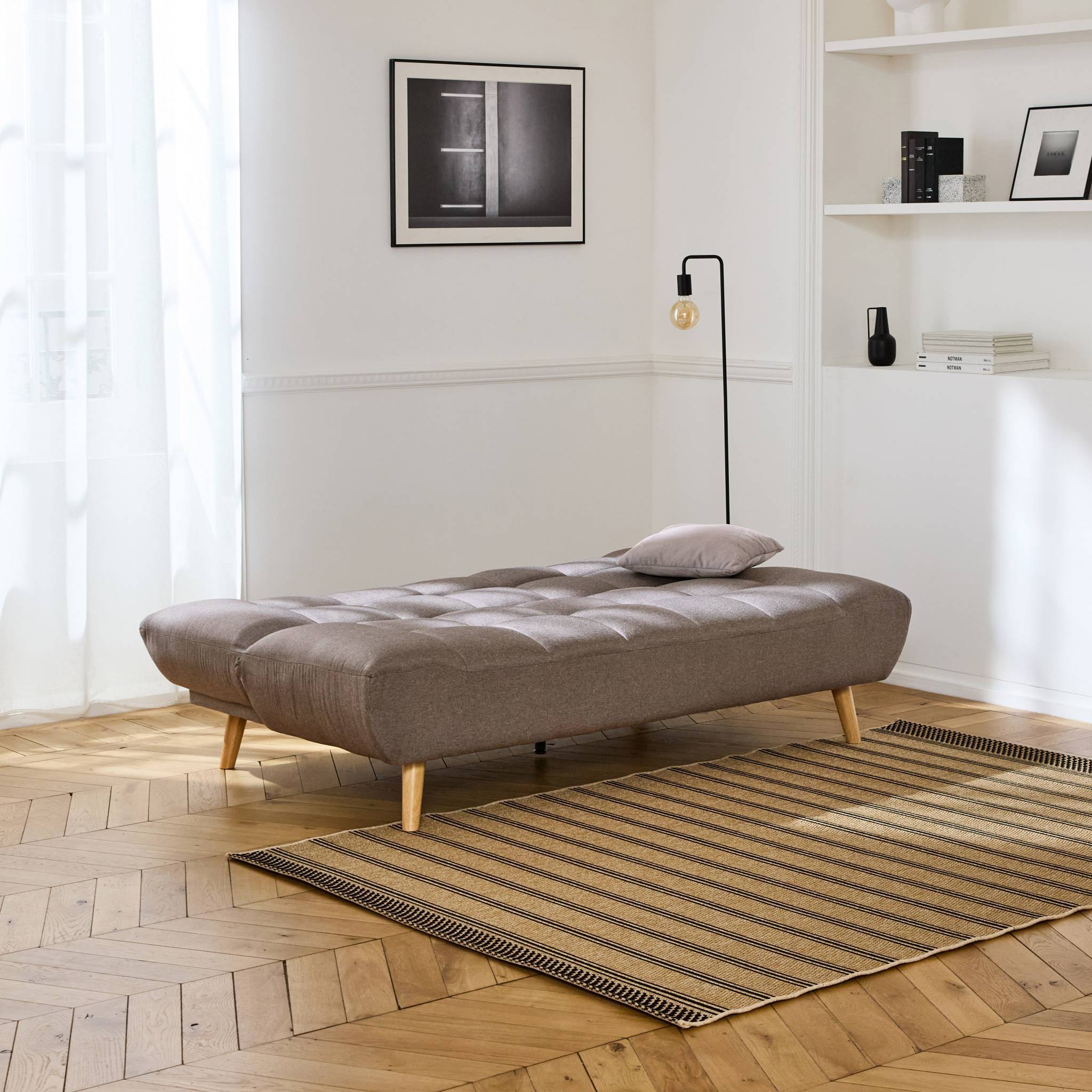 Canapé 3 places banquette clic clac. convertible. en tissu beige et pieds bois naturel - Image 3