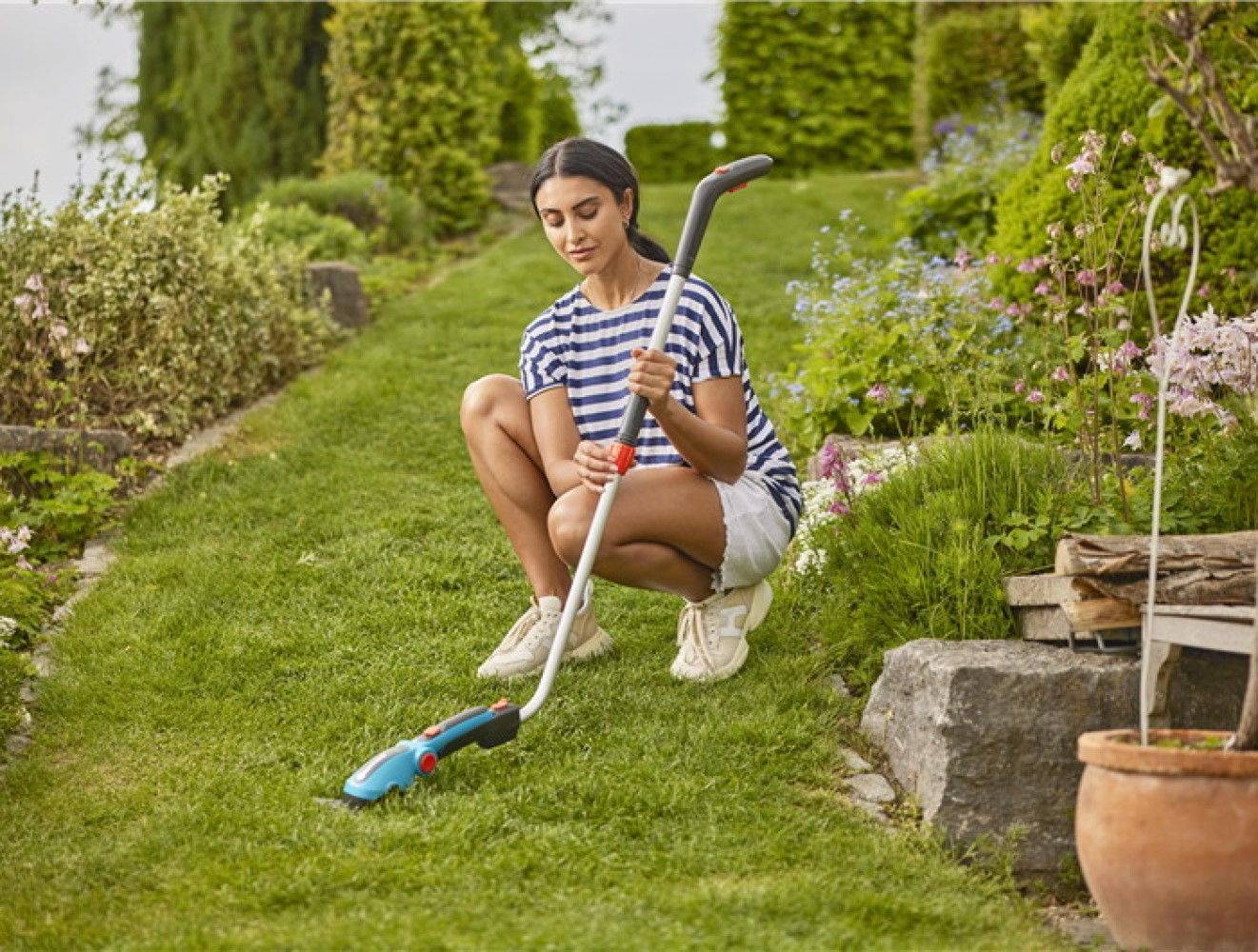 Gardena - Kit cisaille à gazon ComfortCut Li + manche télescopique + roues - Coupe 8 cm Gardena - Image 3