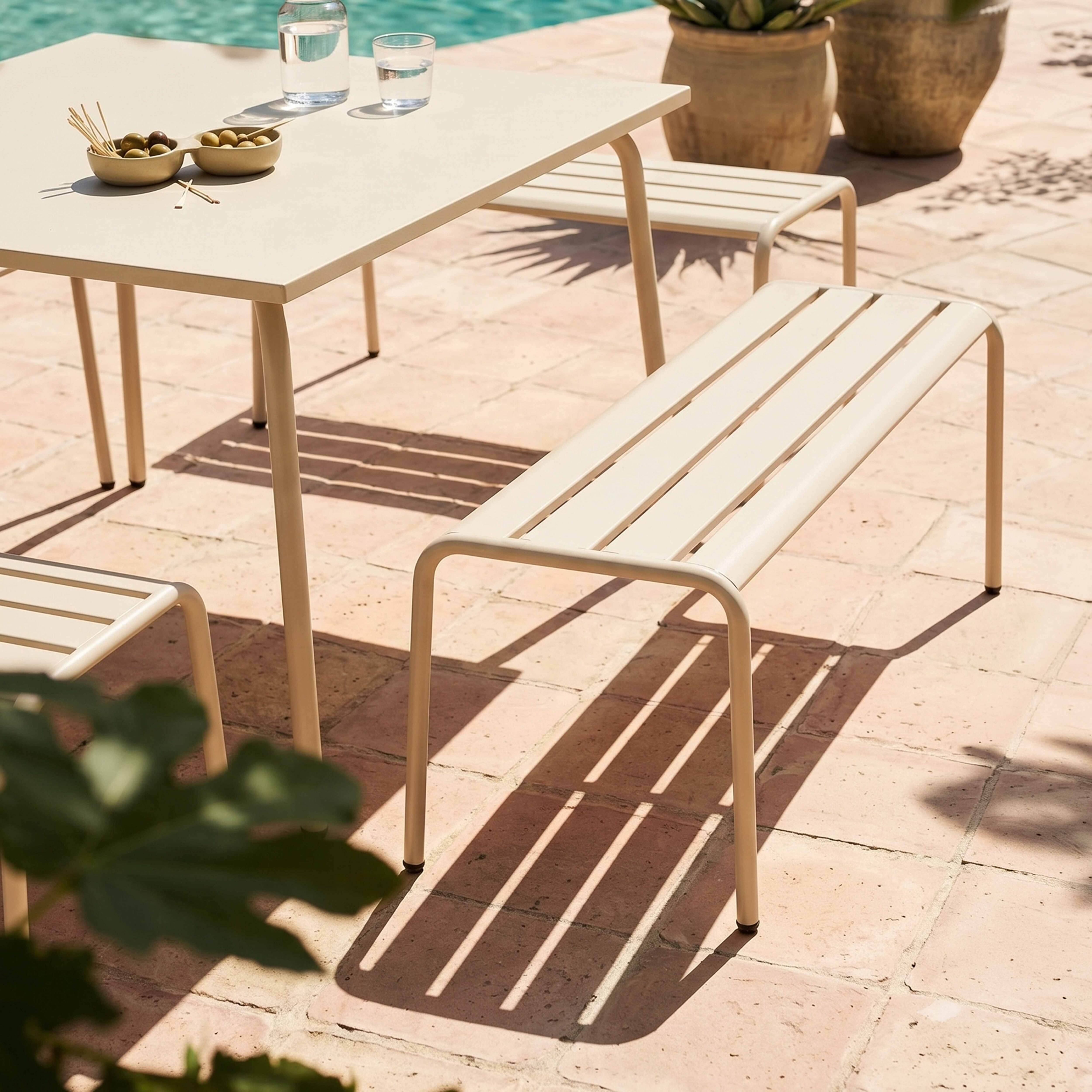 Oviala - Ensemble table de jardin carrée et 4 bancs en métal ivoire Palavas - Oviala - Image 4