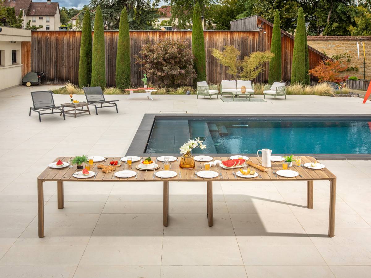 Table de jardin rectangulaire extensible Roko, 3,7 m, 6 rallonges, aspect teck - Jardiline - Image 1