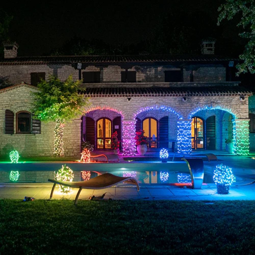 Strings Guirlande Lumineuse LED Contrôlée par Application avec 400 LED RVB + W- 32mètres. Fil Noir. Intérieur et Extérieur - Image 1