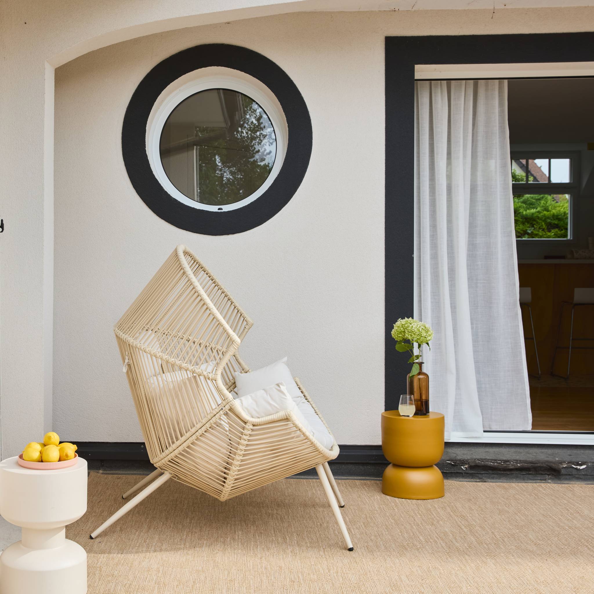 sweeek - Fauteuil oeuf de jardin acier et résine beige - Salenza | sweeek - Image 3
