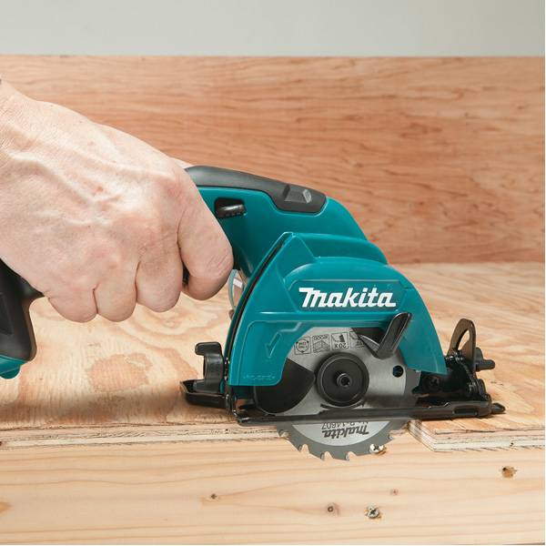 Scie circulaire 10.8V CXT Ø85 mm - MAKITA - avec 2 batteries 12V 4.0Ah - chargeur - MakPac - HS301DSMJ - Image 6