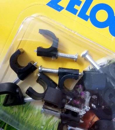 Hozelock - Attache murale en plastique pour fixer le tuyau de 4mm sur un mur et une terrasse (x24) HOZELOCK - Image 2